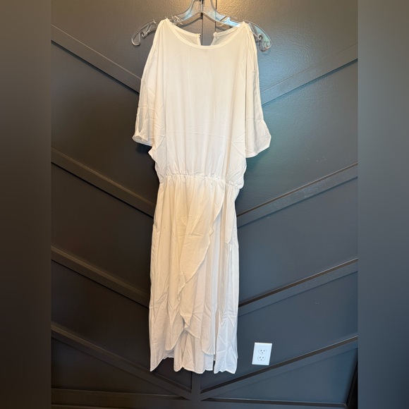 no brand Dresses & Skirts - 🟡 Elegant Cream Asymmetrical Dress with open shoulders NEW!
